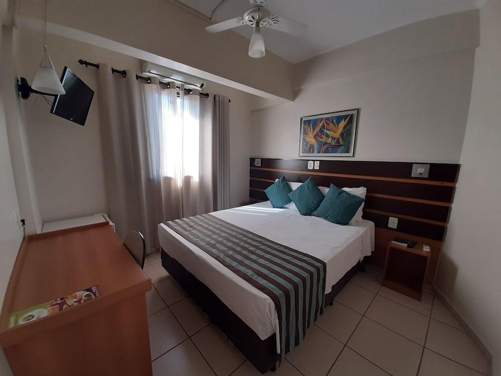 Hotel Ferraz Pouso Alegre Extérieur photo