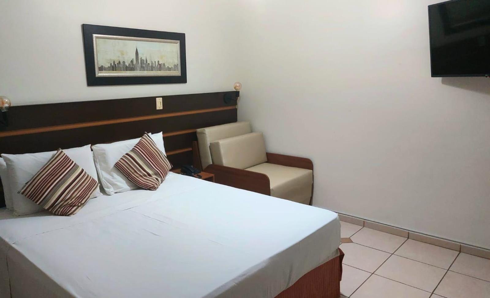 Hotel Ferraz Pouso Alegre Extérieur photo