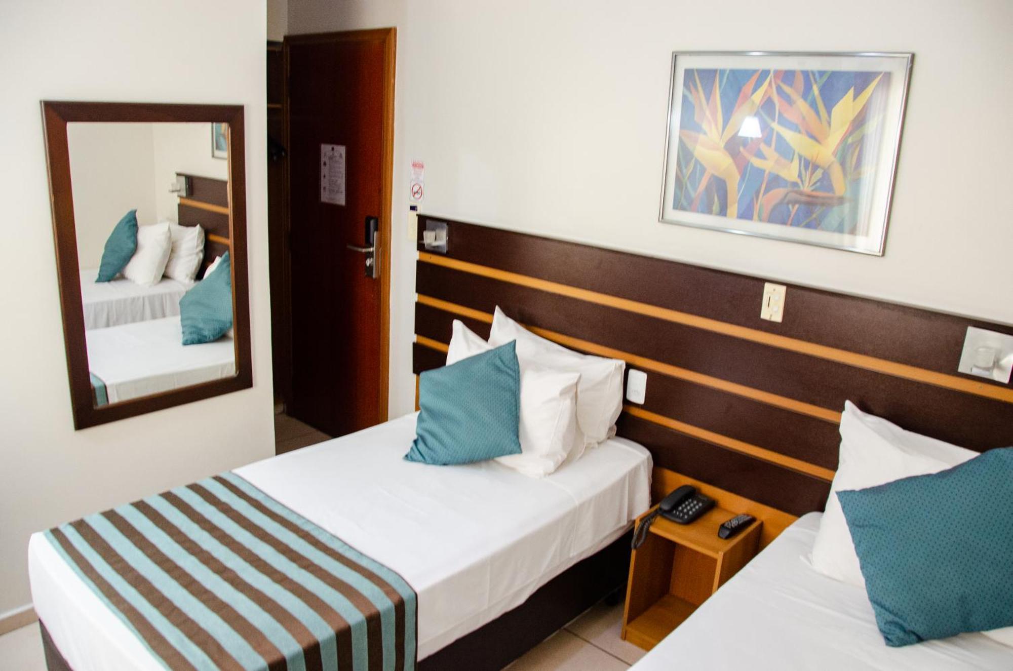 Hotel Ferraz Pouso Alegre Extérieur photo