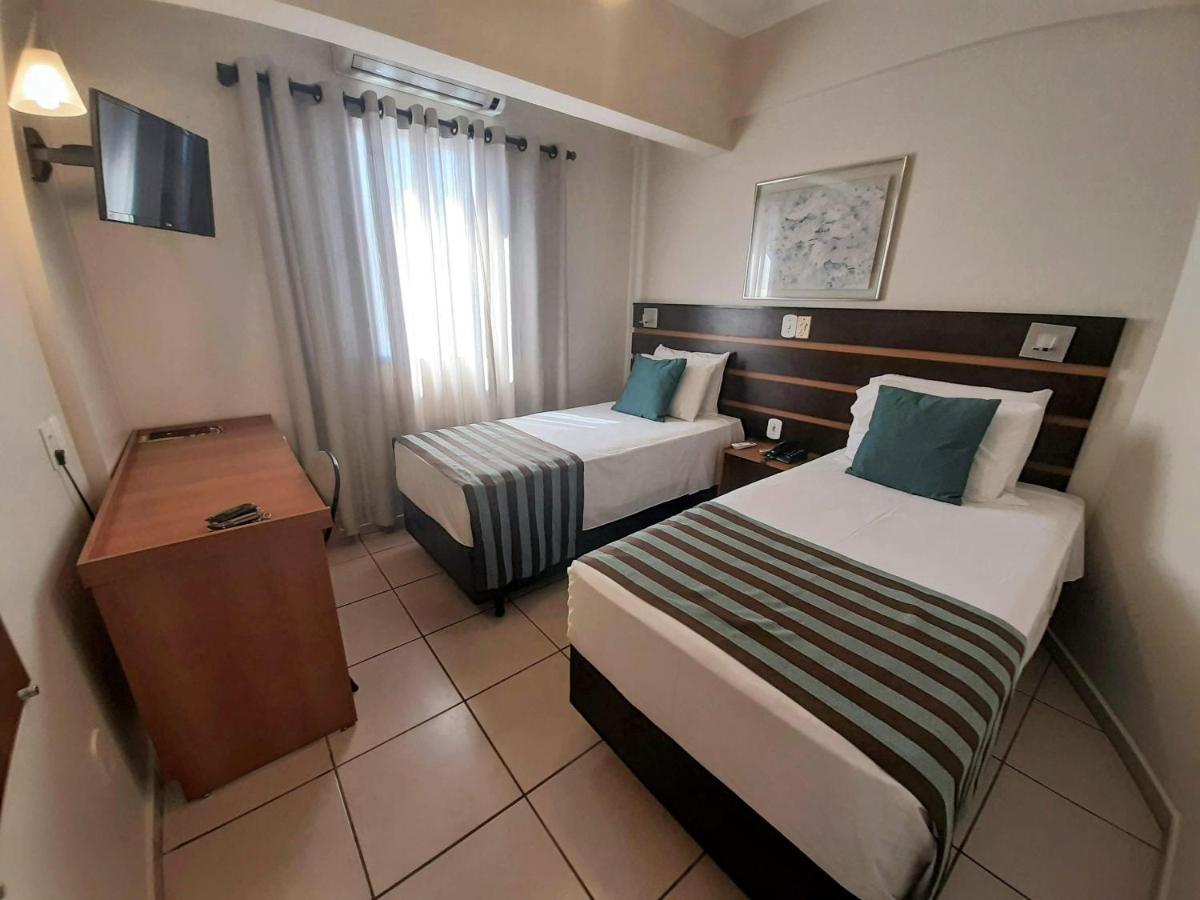 Hotel Ferraz Pouso Alegre Extérieur photo